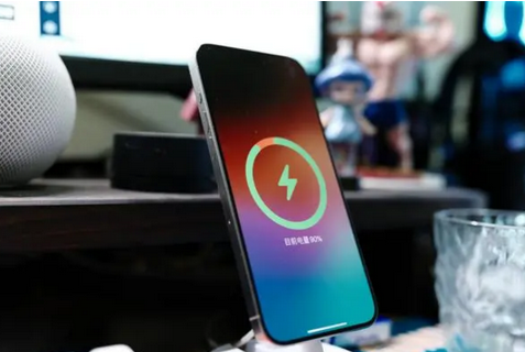 北海苹果15换屏服务分享用什么充电器给iPhone15充电更好 